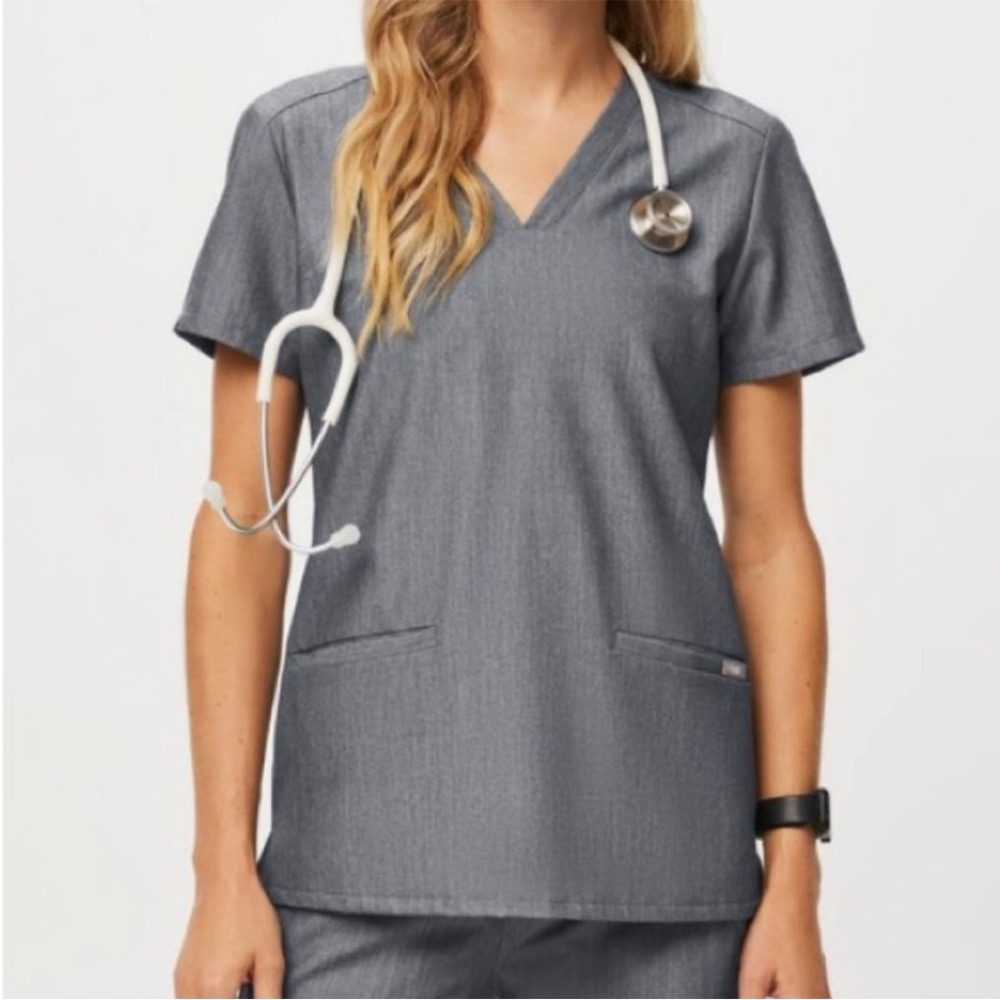 FIGS Casma Three Pocket V Neck Scrub Top